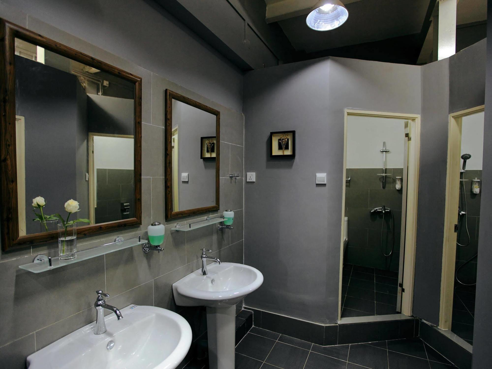 יאנגון Four Rivers Youth Hostel מראה חיצוני תמונה